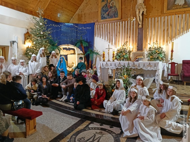 Jasełka w kościele parafialnym w Gromadzie