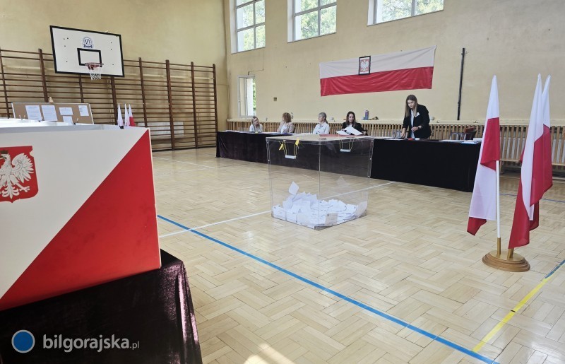 Ostateczna rozgrywka. Do południa zagłosował co czwarty wyborca