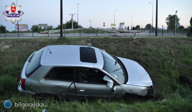 Wypadek na rondzie. 19-letni kierowca trafi do szpitala