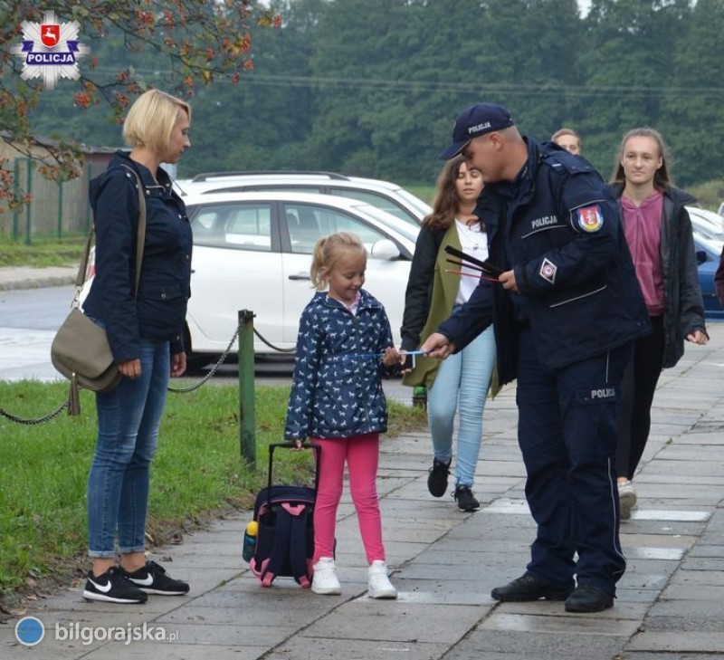 Policjanci w trosce o bezpieczeństwo najmłodszych