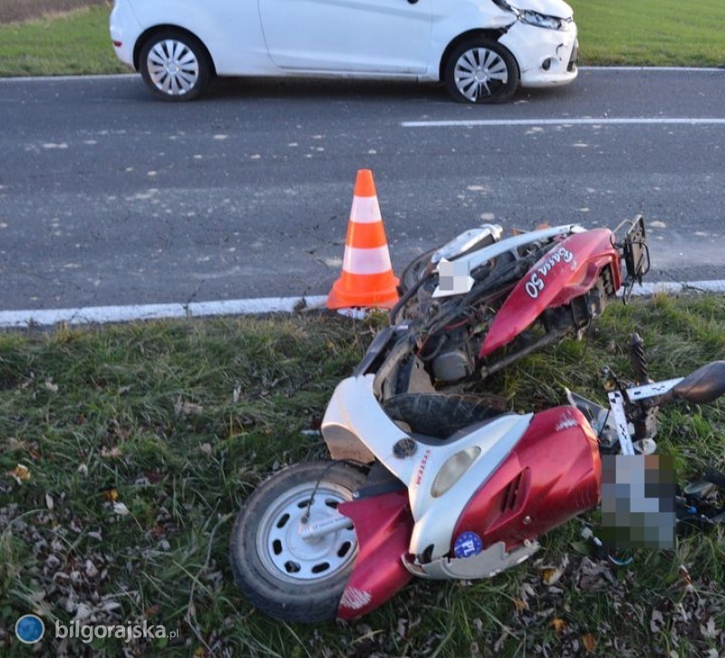 Zderzenie motorowerzysty z fordem w Bukowinie