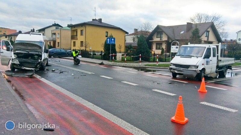 Zderzenie trzech pojazdw na skrzyowaniu ul. Dugiej z ul. Popieuszki [AKTUALIZACJA]