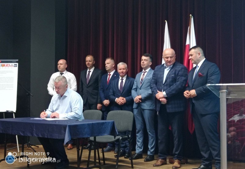 Porozumienie w sprawie budowy kolei podpisane
