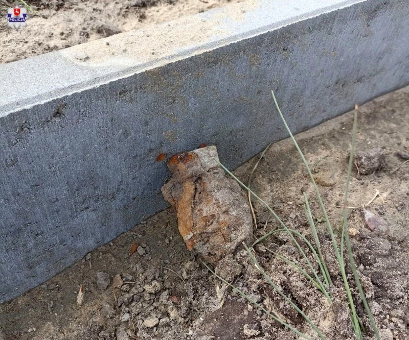 Granat z zapalnikiem odnaleziony podczas prac budowlanych