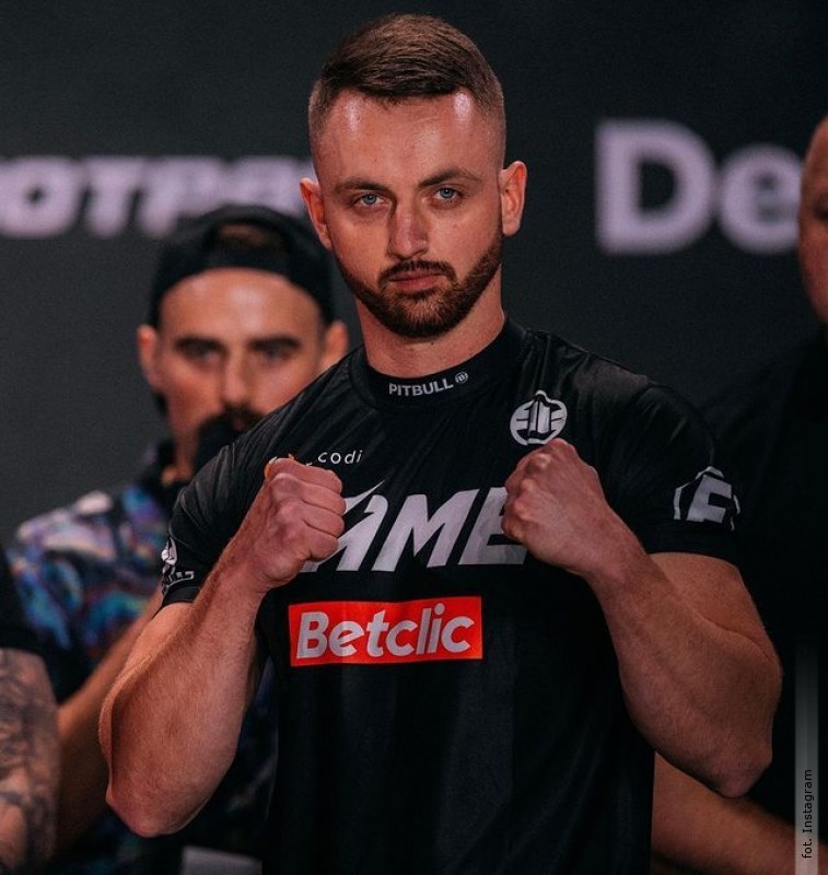 Radosaw Paszko wygrywa swoj pierwsz walk w Fame MMA