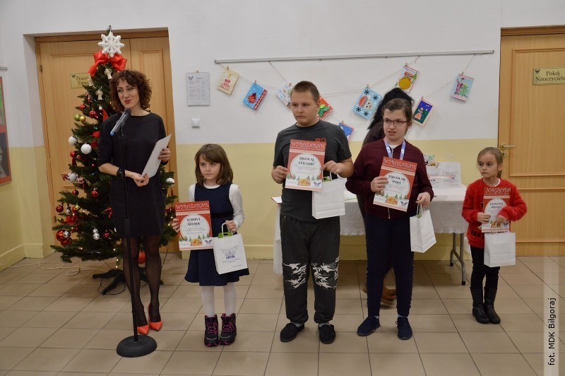 Zwycięzcy konkursu na kartkę świąteczną z motywem biłgorajskim nagrodzeni