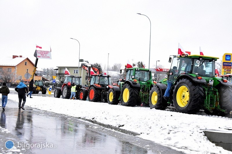 Rolnicy protestują w Tarnogrodzie. Trasa wojewódzka zablokowana [NOWE ZDJĘCIA]