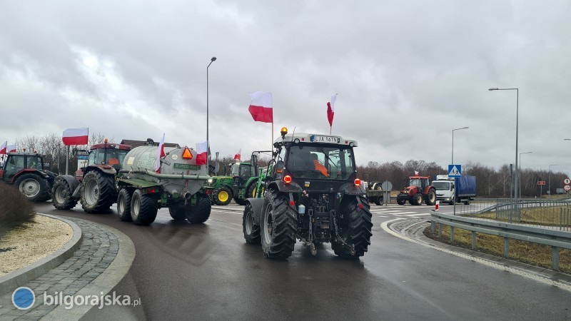Rolnicy protestuj. Utrudnienia na rondzie we Frampolu