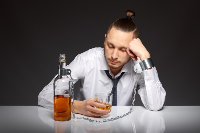 Pomoc w&nbsp;walce z&nbsp;uzale�nieniem - kiedy warto rozwa�y� terapi�?