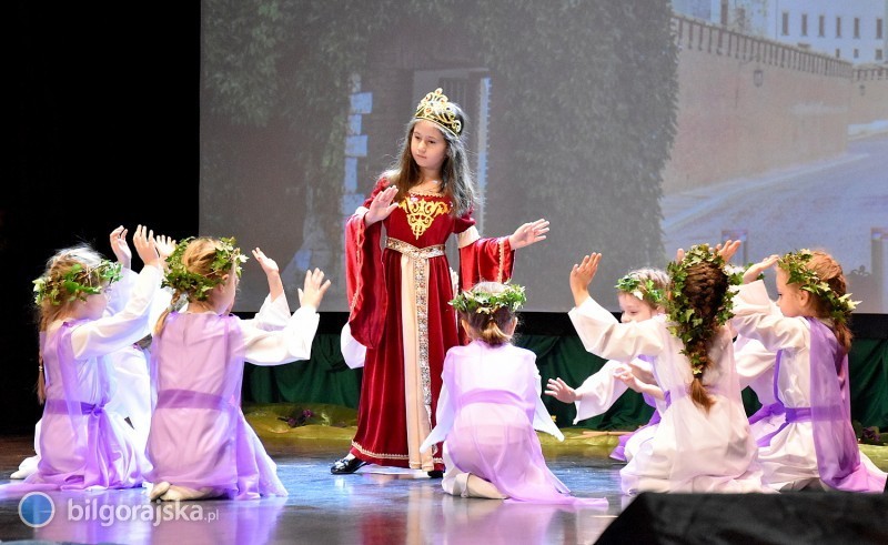 Przedszkolaki z&nbsp;"Jedynki" zaprosi�y na Wieczornic� Patriotyczn�