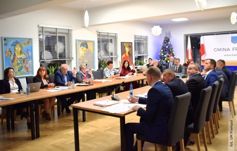 Bud�et Frampola uchwalony