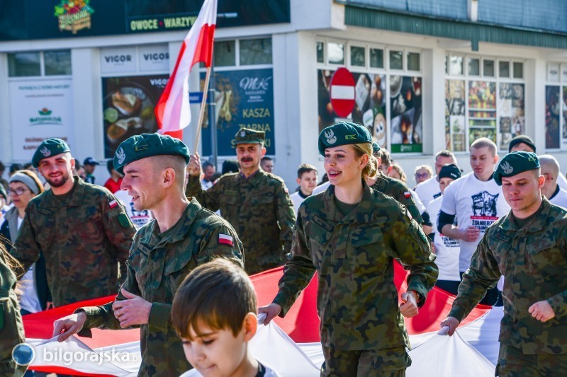 T�umy na starcie Bi�gorajskiego Biegu Pami�ci �o�nierzy Niez�omnych [NOWE ZDJ�CIA]