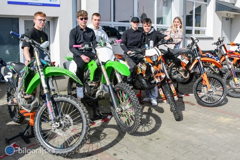 T�umy �smoklasist�w odwiedzaj� RCEZ