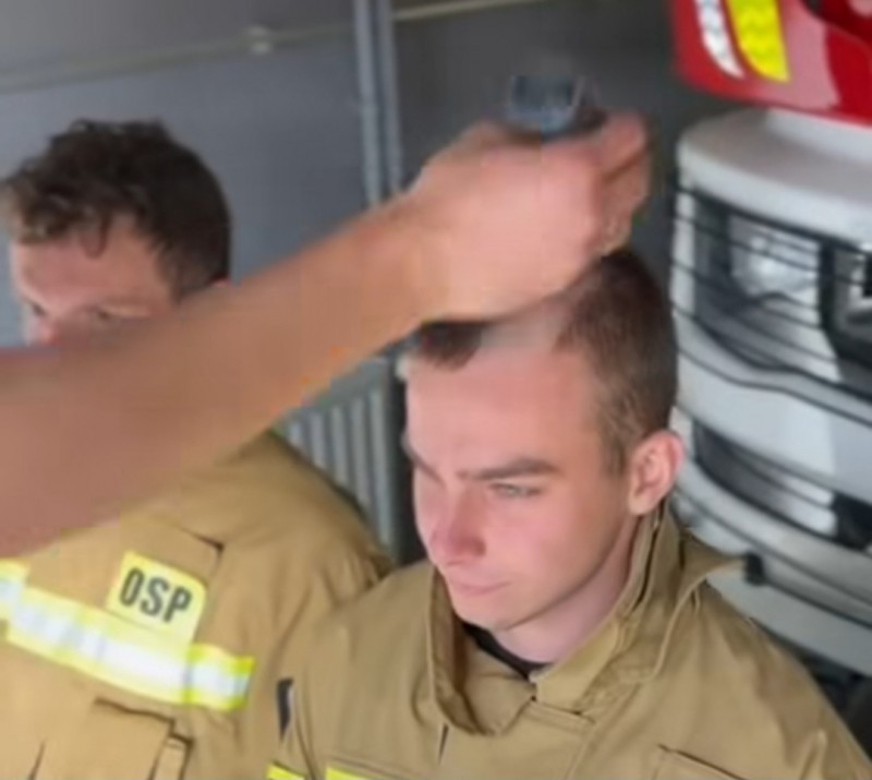 Stra�acy z&nbsp;Ksi�pola ogolili g�owy w&nbsp;akcji �atwoganga i&nbsp;Cancer Fighters