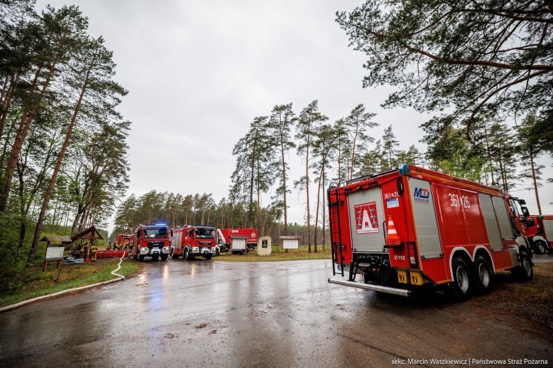 Ponad 50 godzin walki z&nbsp;po�arem. Wreszcie spad� deszcz