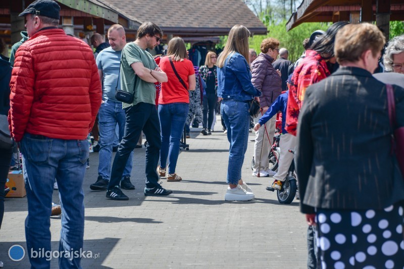 Gara��wka przyci�ga t�umy [NOWE ZDJ�CIA]