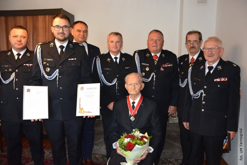 101-letni druh odznaczony Złotym Znakiem ZOSP RP