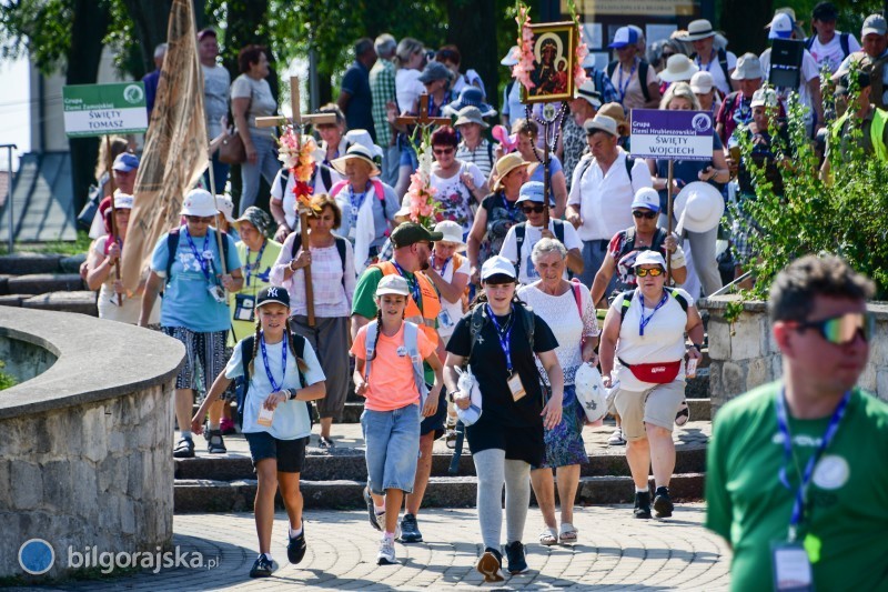 Pielgrzymi wyruszyli z&nbsp;Bi�goraja na Jasn� G�r� [NOWE ZDJ�CIA]