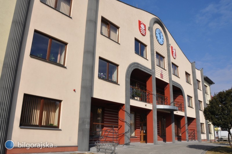 Starostwo Powiatowe zatrudni pracownika. Pensja do 6000 z� miesi�cznie
