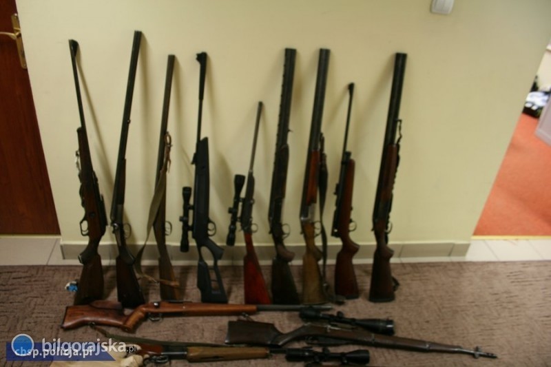 Czterej mczyzni z powiatu zatrzymani za nielegalne posiadanie broni palnej i amunicji