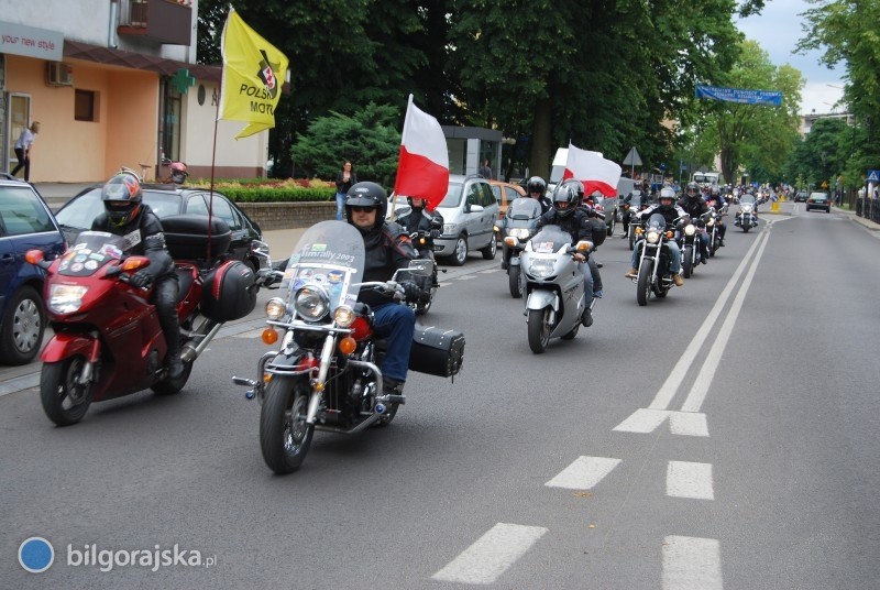 Motocyklowa parada ulicami Bi�goraja