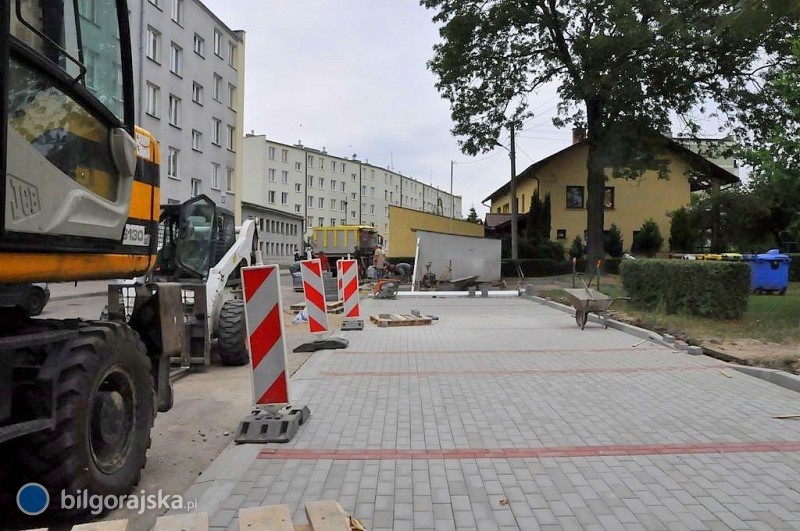 700 tysicy z na parkingi i chodniki