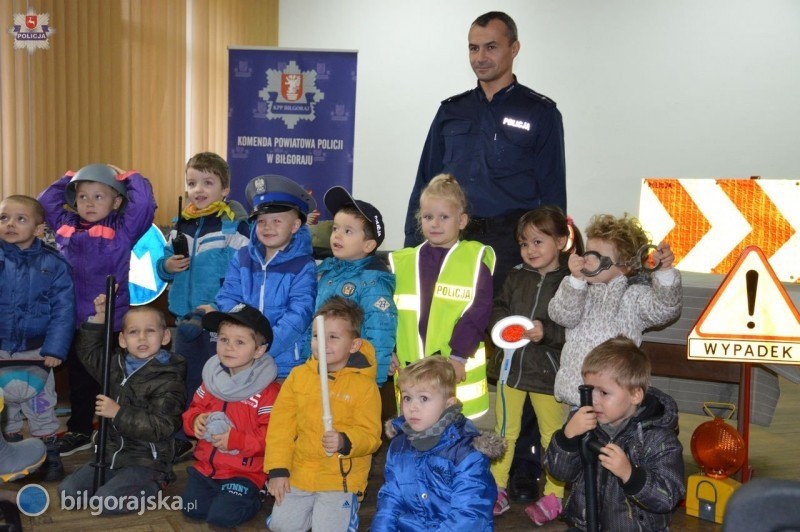 Przedszkolaki w areszcie. Najmodsi zwiedzali komend