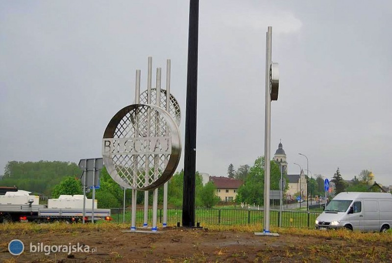 Witacz ju� stoi