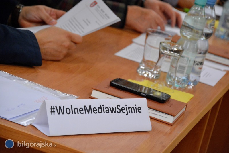 Radny o ograniczeniu pracy mediw w Sejmie
