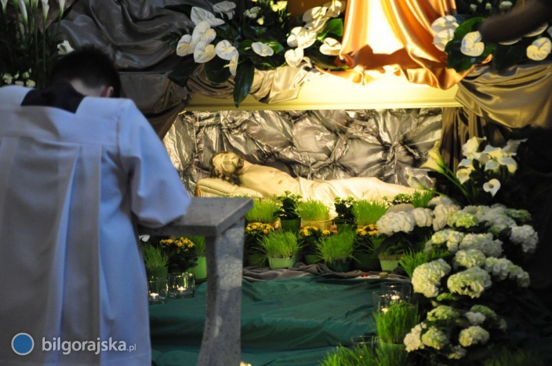 Adoracja przy Grobie Pa�skim
