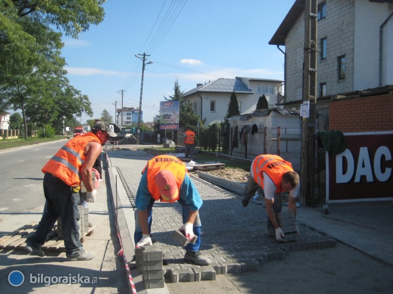 Kolejny market poprawia drog