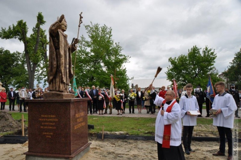 Poświęcenie pomnika Jana Pawła II w Łukowej