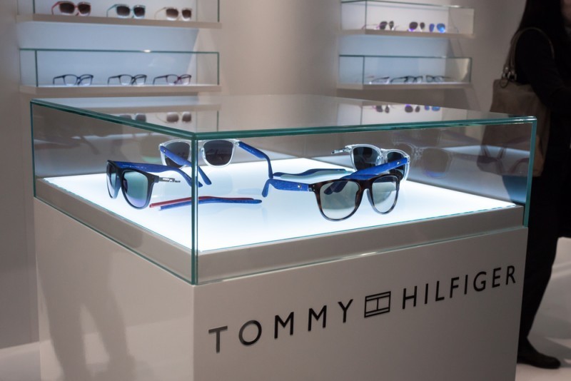 Okulary Tommy Hilfiger. Dla lubi�cych klasyk�