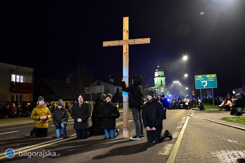 Z krzyżem ulicami Biłgoraja
