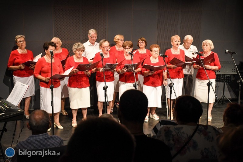 Wsp�lne �piewanie piosenek patriotycznych