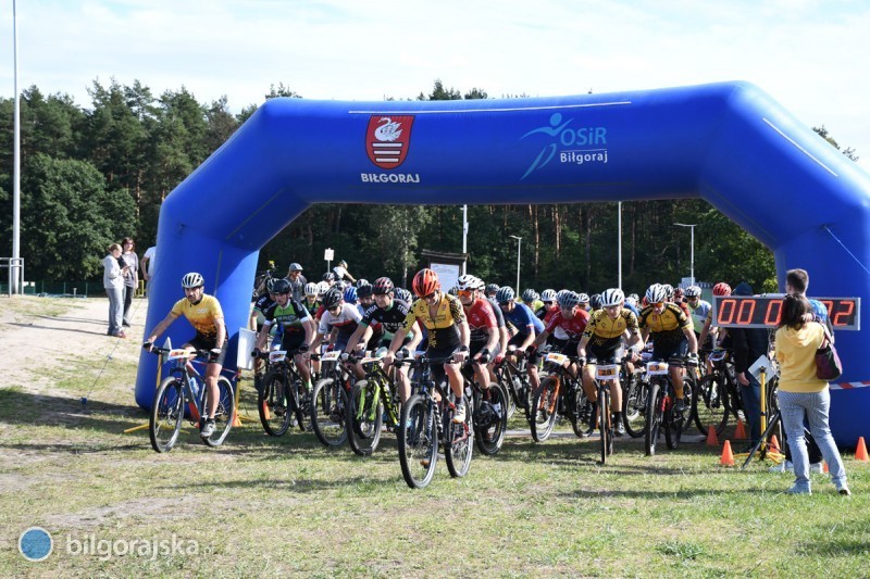 Rowerzyci na starcie maratonu MTB [WYNIKI]