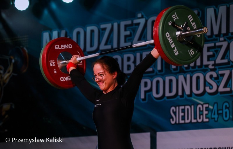 Zawodniczki "Znicza" z medalami Mistrzostw Polski