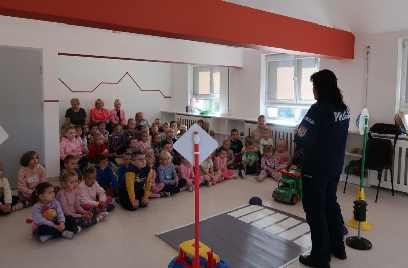 Edukacja w mundurze. Policjanci o bezpieczestwie