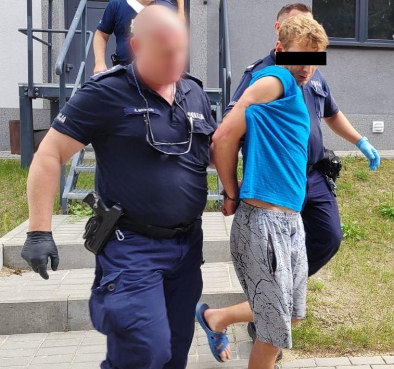 Prokuratura oskar�a Bart�omieja B. o&nbsp;podw�jne zab�jstwo, ucieczk� i&nbsp;kradzie�e samochod�w