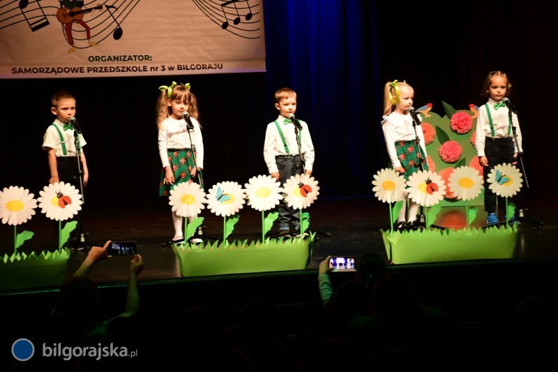 �wi�to dzieci�cej piosenki w&nbsp;Bi�goraju [NOWE ZDJ�CIA]