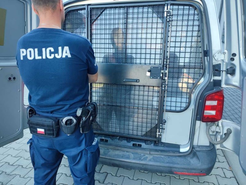 Policjant po s�u�bie obezw�adni� z�odzieja