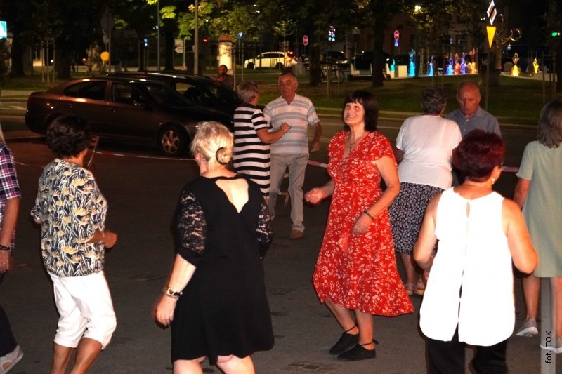 Pota�c�wka na miejskim rynku