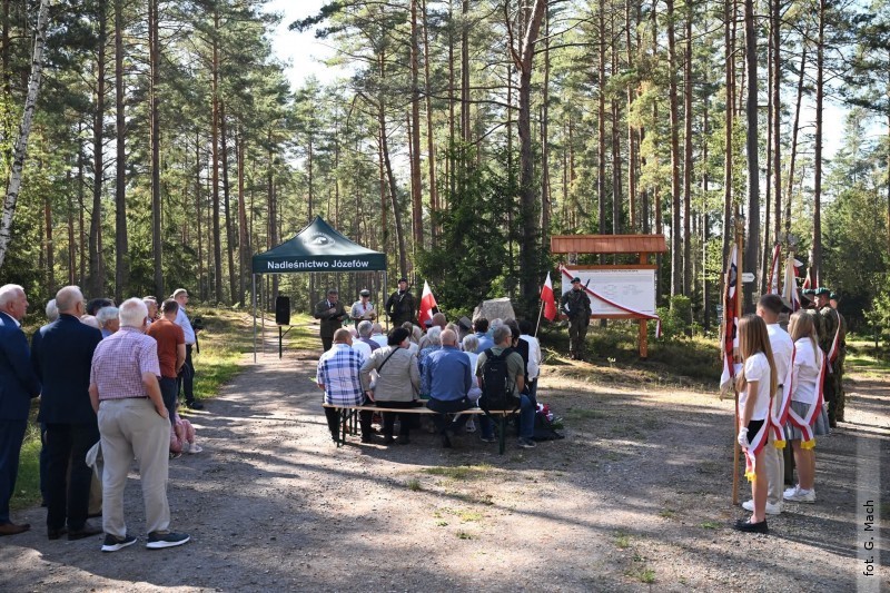 Upami�tnienie Szko�y Podchor��ych Rezerwy 9 Pu�ku Piechoty AK