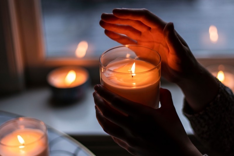 Aromaterapia w&nbsp;domu - jak �wiece i&nbsp;tabliczki zapachowe wp�ywaj� na nastr�j i&nbsp;zdrowie?