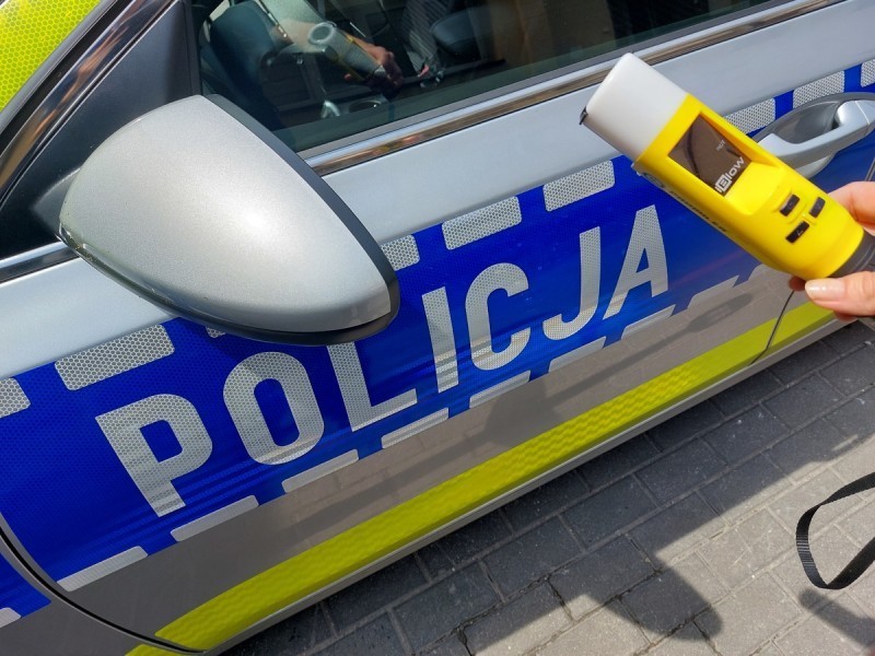 Pijany 31-latek z&nbsp;do�ywotnim zakazem ucieka� przed policj�