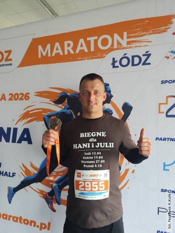 Biegnie by nie�� pomoc. Policjant z&nbsp;Bi�goraja uko�czy� pierwszy z&nbsp;czterech maraton�w