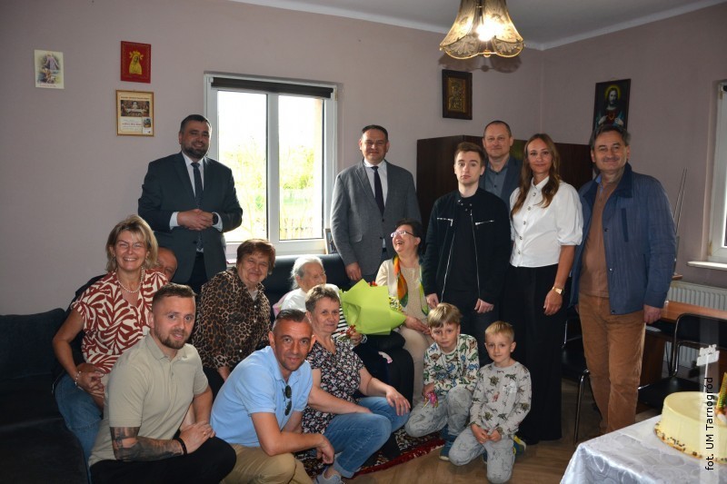 Mieszkanka powiatu �wi�tuje 100. urodziny