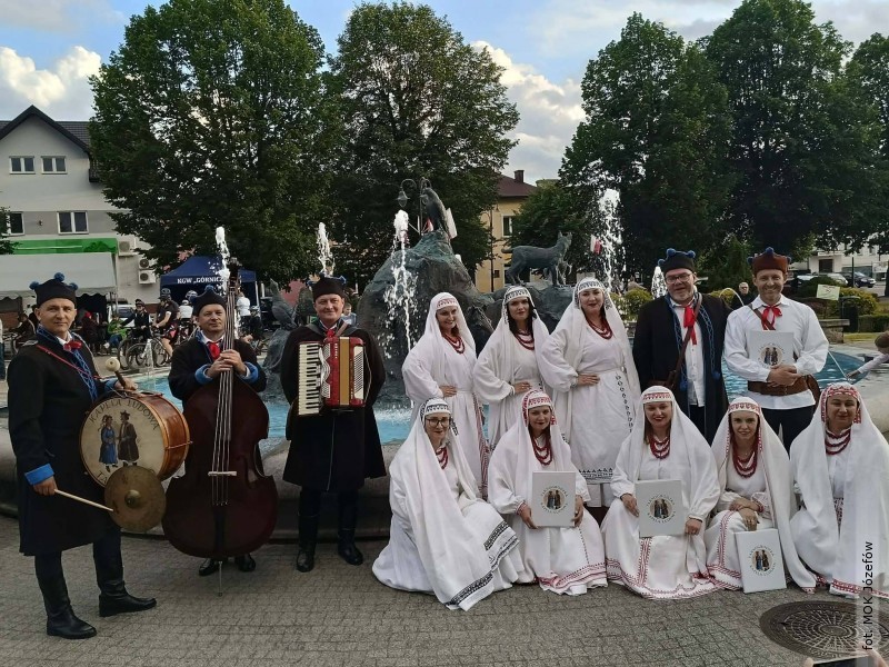 J�zefowski rynek rozbrzmia� muzyk�