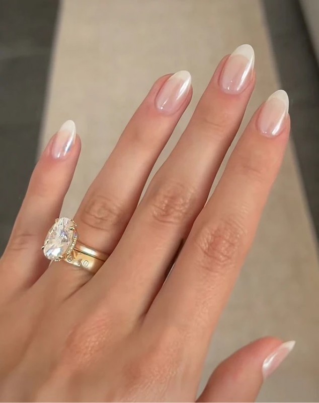 Klasyczny french czy odwa�ny akcent? Jak dobra� manicure �lubny do sukni i&nbsp;bi�uterii
