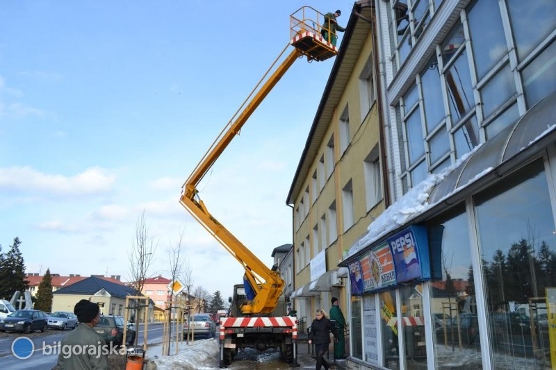 Uwaga na spadajcy z dachw nieg i ld